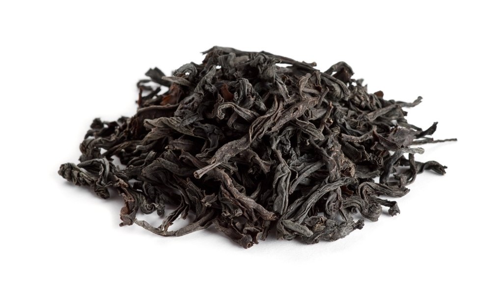 Dried Turkish black tea leaves rich in antioxidants – a visual highlight of Turkish tea benefits.